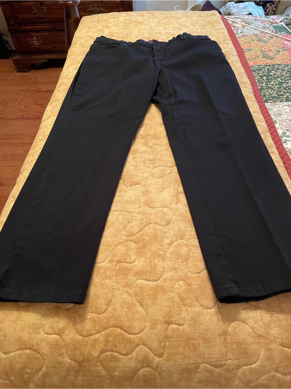 Gloria Vanderbilt Straight Leg Jeans in Black